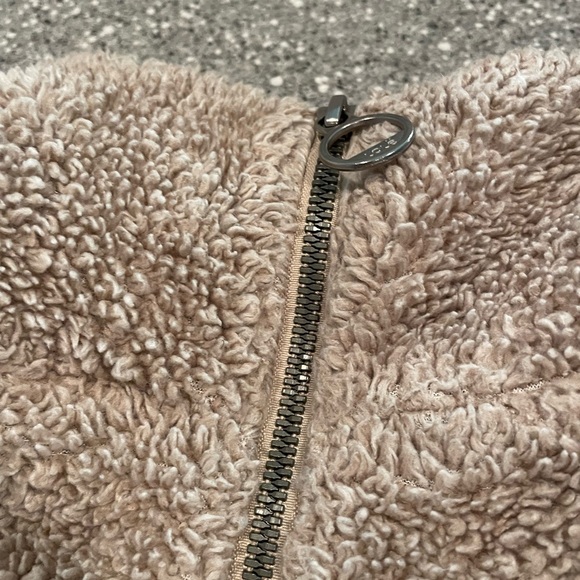 10 piece Fall / Winter clothing lot - Picture 5 of 6